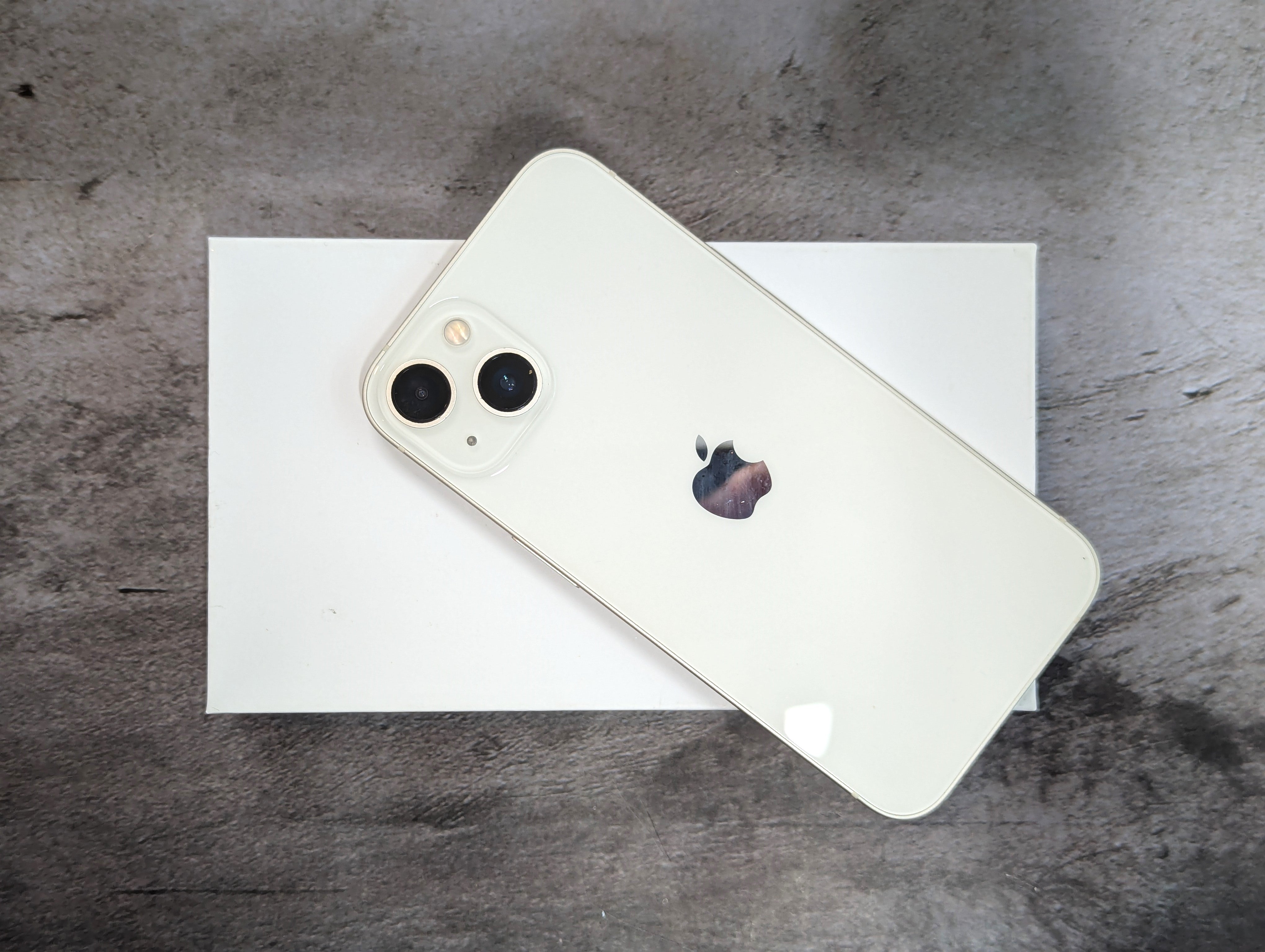 Refurbished iPhone 13, starlight (white) color, 128gb